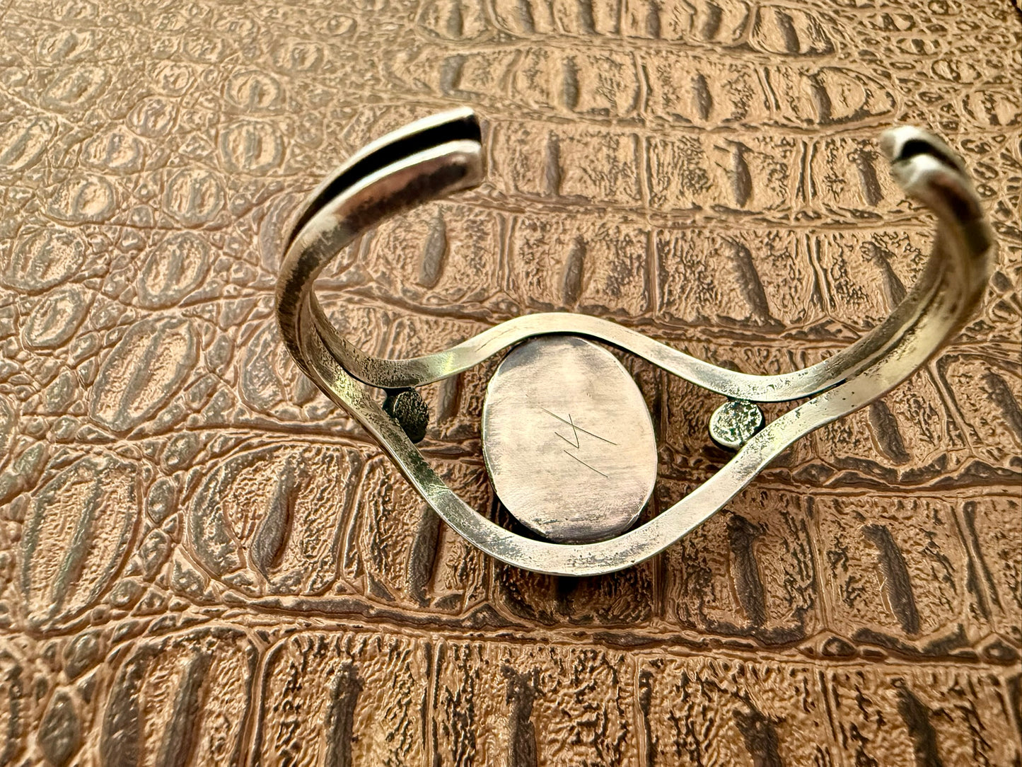Shadowbox Cuff